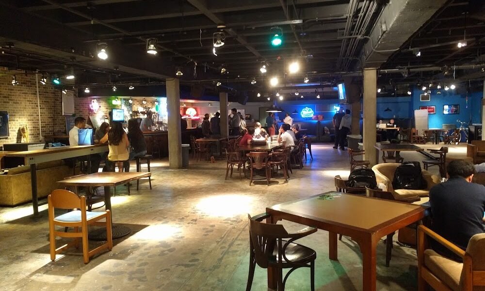 Willy's Pub in Rice Village Houston